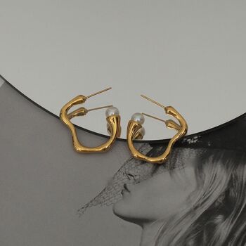 Boucle d'oreille créole ligne ondulée dorée Vintage moderne avec perle 6
