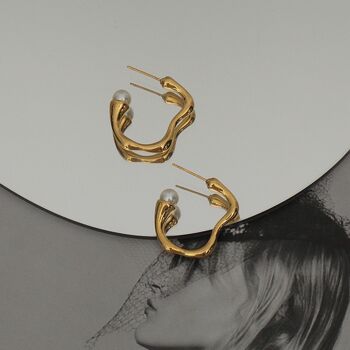 Boucle d'oreille créole ligne ondulée dorée Vintage moderne avec perle 7