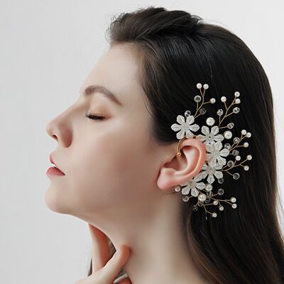 Ohrklemme mit romantischen Blumen im Engelslook für die Braut, einteilig, linkes Ohr