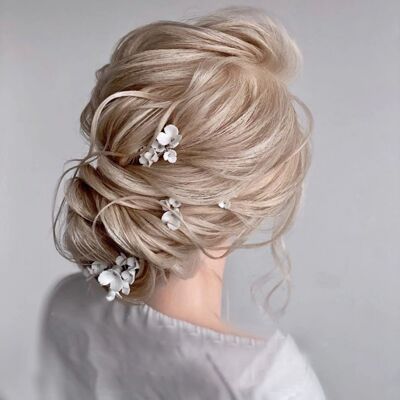 Elegante set di forcine per capelli da sposa a forma di U con fiori in ceramica bianca realizzati a mano: un set da 8