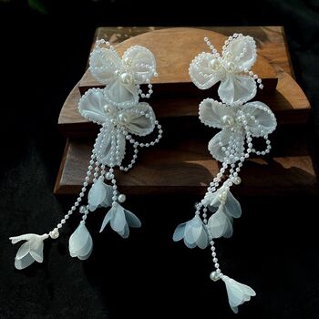 Boucles d'oreilles de mariée élégantes en dentelle blanche, faites à la main, avec pompon en cristal, clips d'oreille, sans piercing 4