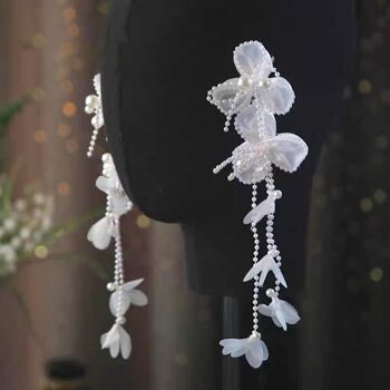 Boucles d'oreilles de mariée élégantes en dentelle blanche, faites à la main, avec pompon en cristal, clips d'oreille, sans piercing 6