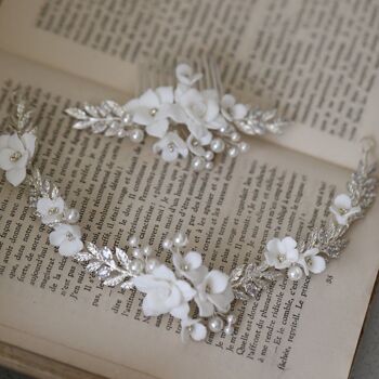 Épingle à cheveux + bandeau de mariée fleurs blanches en céramique faites à la main avec feuilles d'argent 2