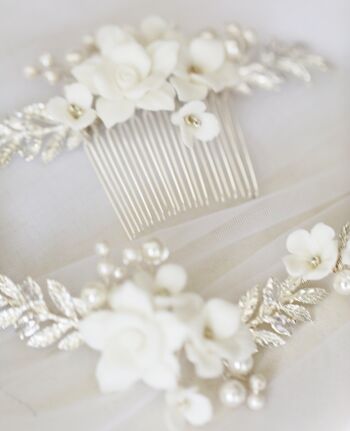 Épingle à cheveux + bandeau de mariée fleurs blanches en céramique faites à la main avec feuilles d'argent 3