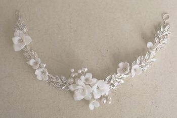 Épingle à cheveux + bandeau de mariée fleurs blanches en céramique faites à la main avec feuilles d'argent 7