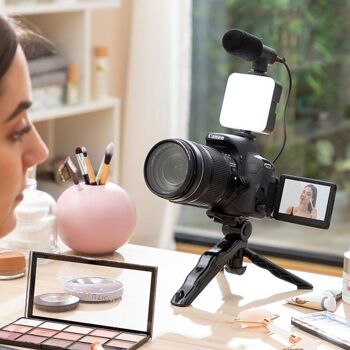 Kit de Vlogging avec Lampe LED, Microphone, Trépied et Support Smartphone - PLODNI 3