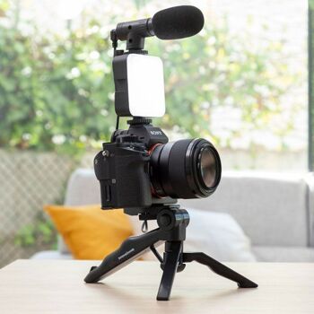 Kit de Vlogging avec Lampe LED, Microphone, Trépied et Support Smartphone - PLODNI 9