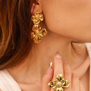 Boucles d'oreilles pendantes à grandes fleurs doubles au look audacieux, or et argent 3