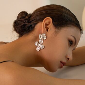 Boucles d'oreilles pendantes à grandes fleurs doubles au look audacieux, or et argent 11