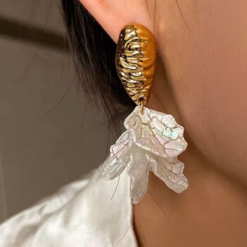 Boucles d'oreilles pendantes élégantes en forme de queue de sirène blanche 11