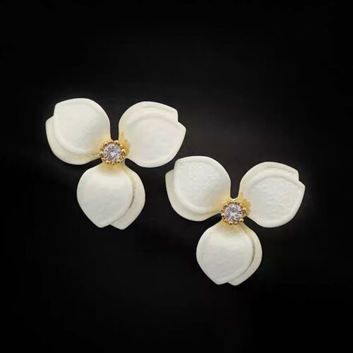 Gardenia - Unique Vintage Charm White Flower Ear Studs