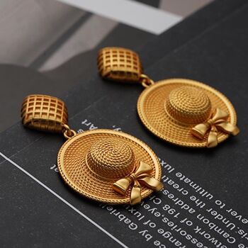 Boucles d'oreilles pendantes chapeau de paille Soul Vintage : plaquées or avec détail de cravate papillon 8