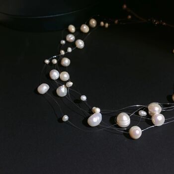 Étoiles nacrées - Collier de mariée en perles d'eau douce baroques ligne transparente 7