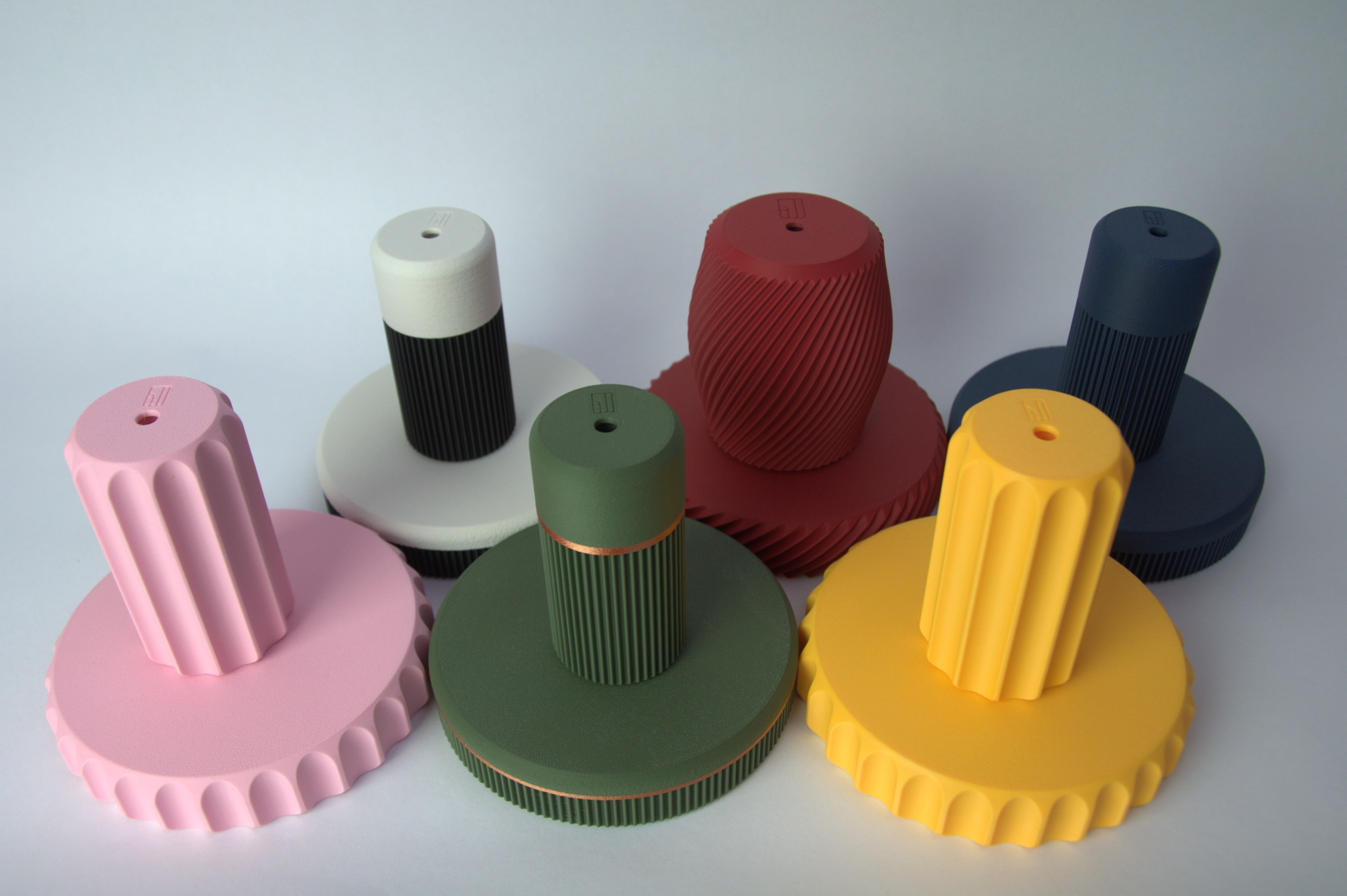 OLAlight Pack Special for boutiques: Selection of 6 flagship pendant lights equipped with K.no.P and a display to support the customer experience.