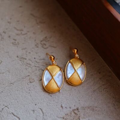Vintage style Mother of Pearl gold vermeil pendant earring