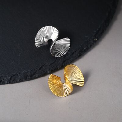 Pendientes geométricos con forma de abanico fluido de diseño único - oro y plata