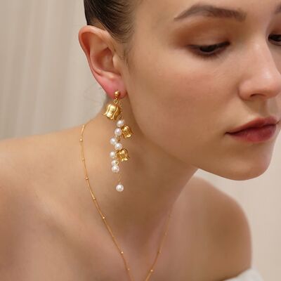 Boucles d'oreilles pendantes asymétriques en perles Lily of the Valley - Design de fleur de Muguet d'inspiration vintage - Or et Argent