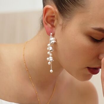 Boucles d'oreilles pendantes asymétriques en perles Lily of the Valley - Design de fleur de Muguet d'inspiration vintage - Or et Argent 2