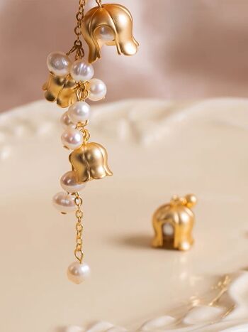 Boucles d'oreilles pendantes asymétriques en perles Lily of the Valley - Design de fleur de Muguet d'inspiration vintage - Or et Argent 3