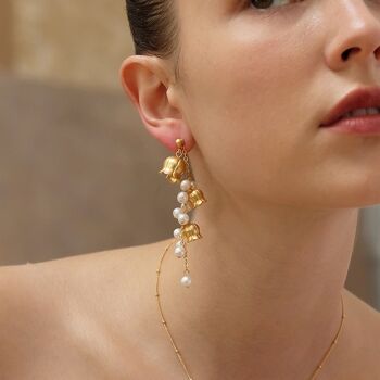 Boucles d'oreilles pendantes asymétriques en perles Lily of the Valley - Design de fleur de Muguet d'inspiration vintage - Or et Argent 4