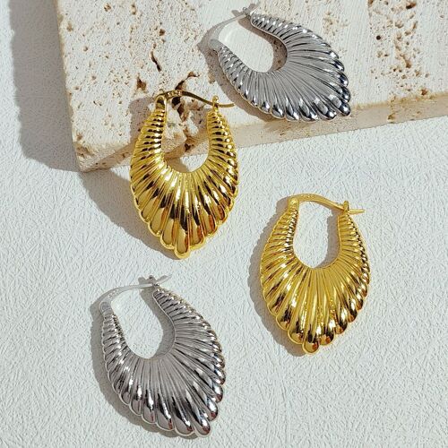 Minimalism fluid design geometric patterned hoop earrings - gold n silver