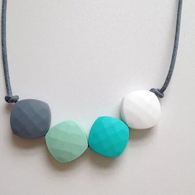 Collier de perles de dentition carrées gris, vert menthe, turquoise et blanc