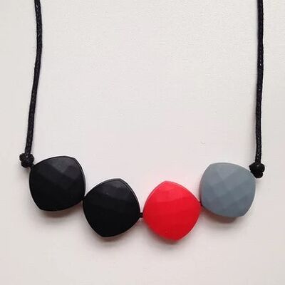 Collier de perles de dentition carrées rouges, grises et noires