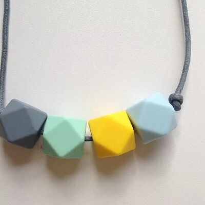 Collier de dentition en perles hexagonales grises, vert menthe, jaunes et bleu glacier