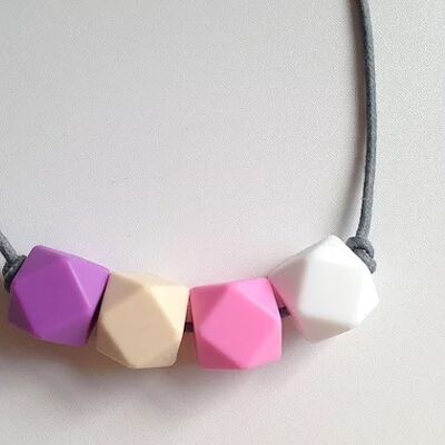 Collier de dentition en perles hexagonales lilas, avoine, rose et blanc neige