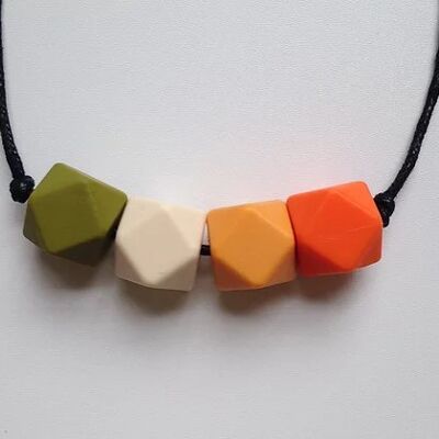 Collar de dentición con cuentas hexagonales de color caqui, avena, albaricoque y naranja