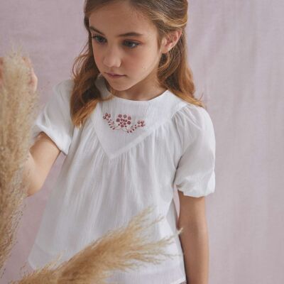 Blouse fille blanche avec broderie rose poudré K48-21405171