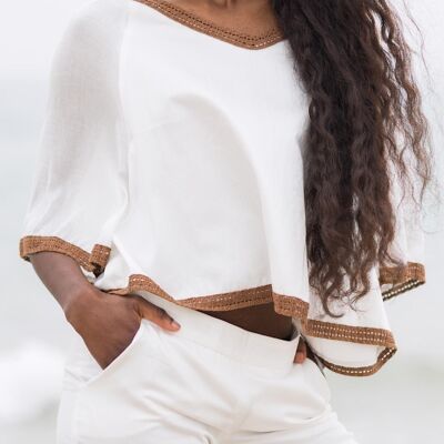 Jondal cape with brown crochet straps