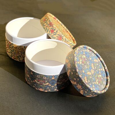 Paper box with lid and William Morris pattern