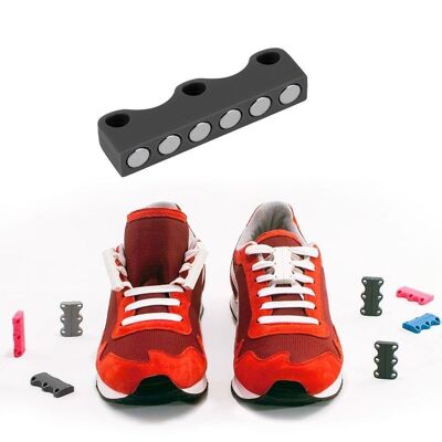 Easy lacing with magnetic clasp for lace-up shoes