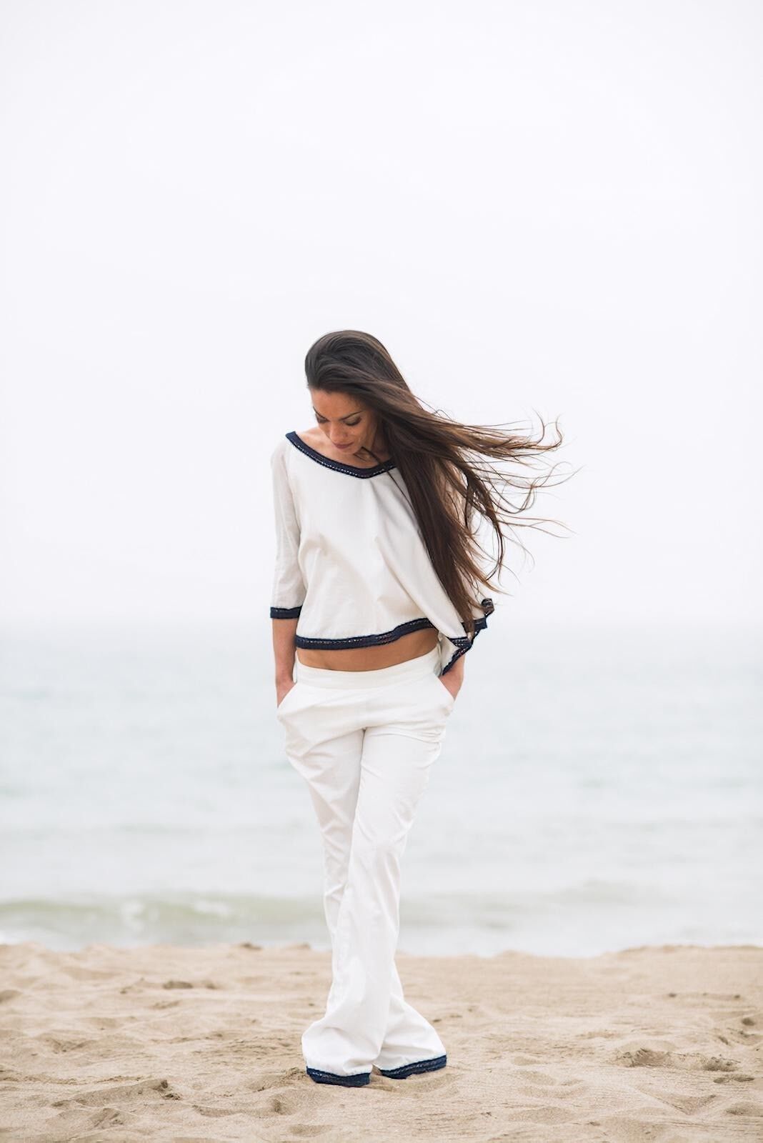 Pantalon Cala d'Hort avec bretelles en crochet bleu