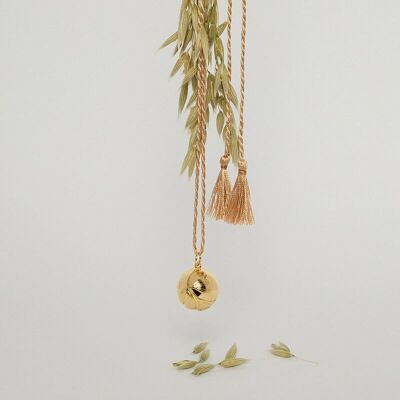 GINKGO - Yellow Gold with Gray Silk Cord