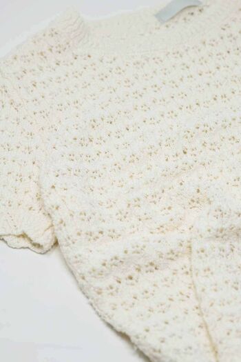 pull blanc en tricot au crochet à manches courtes 2