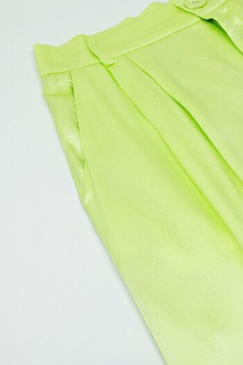 Pantalon évasé en satin vert citron avec poches 2