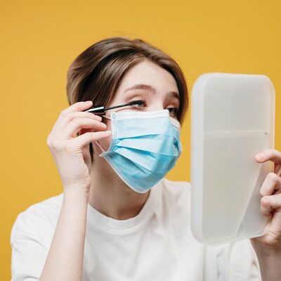 SANITRADE SURGICAL: Schachtel mit 50 chirurgischen Einwegmasken, Norm EN14683