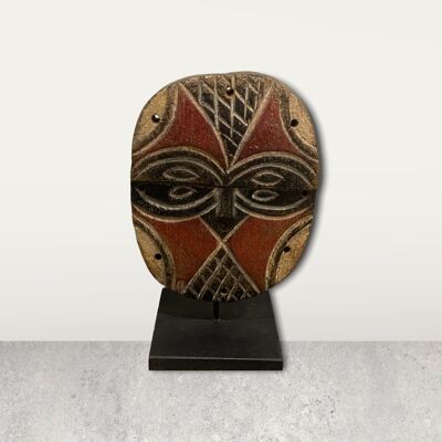 Piccola maschera africana su supporto