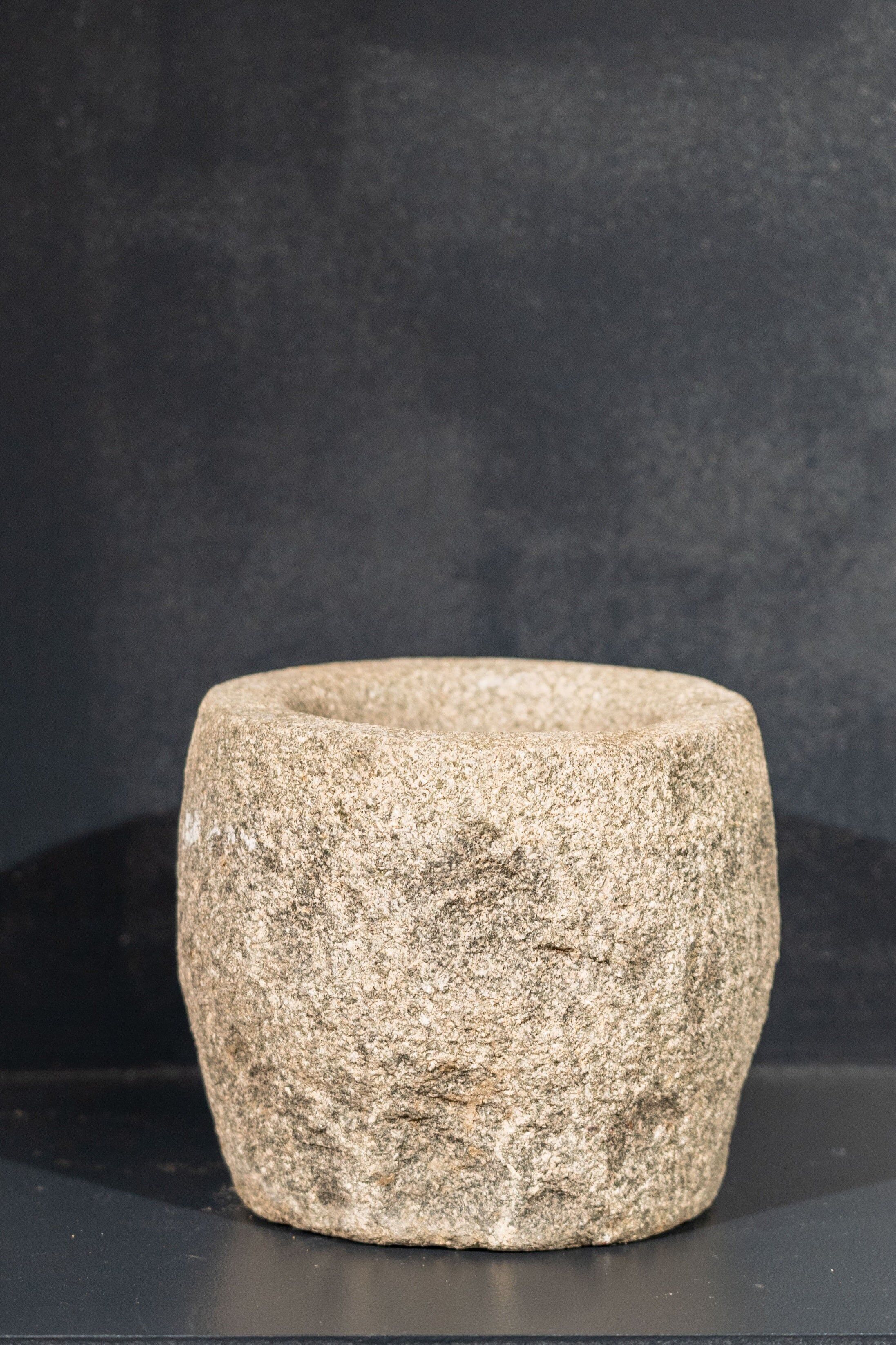 Ancien mortier de pierre n° 1