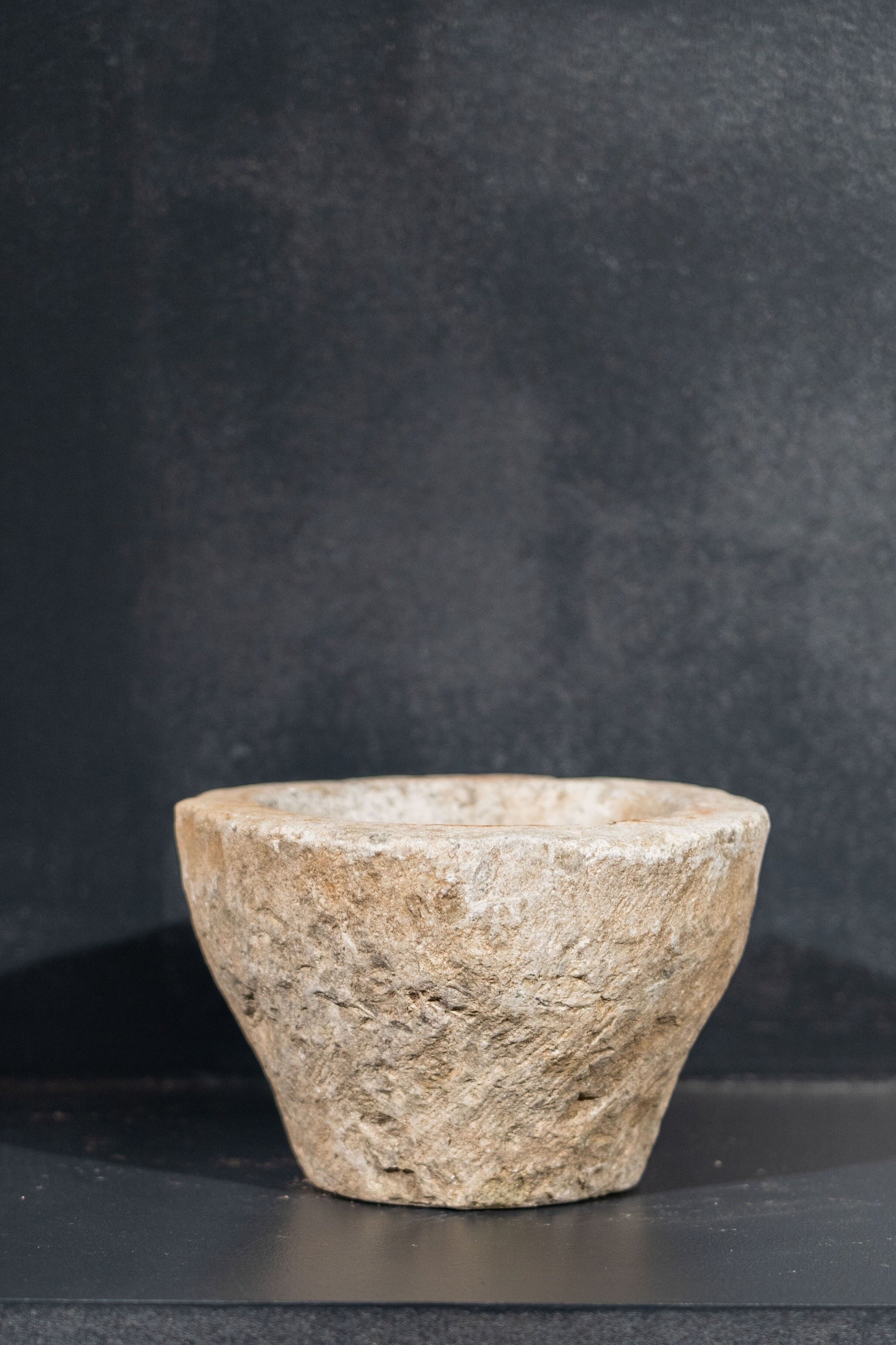 Ancien mortier de pierre n° 2