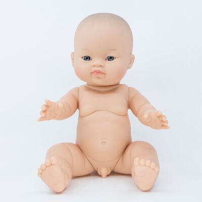 muñeca niño asiático