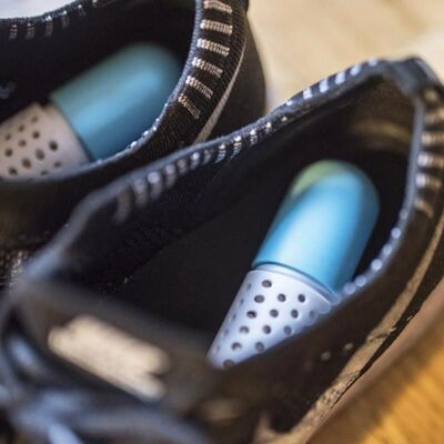 Packung mit 2 geruchshemmenden und feuchtigkeitsabsorbierenden Pillen für Schuhe