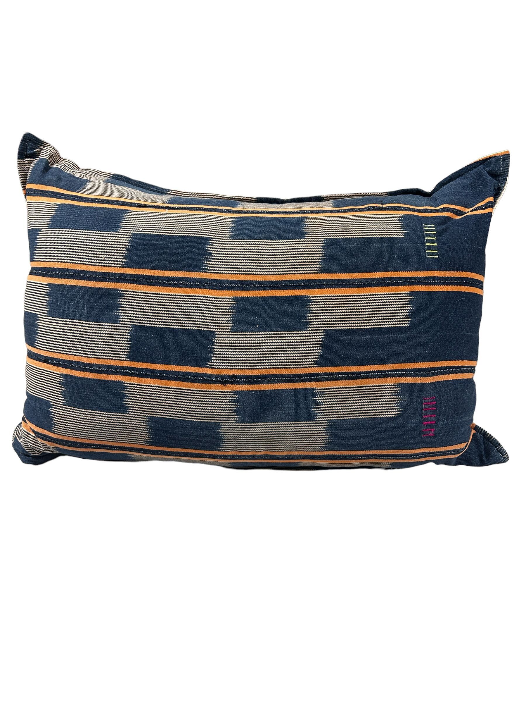 Coussin en tissu Baoulé (84.9.B70)