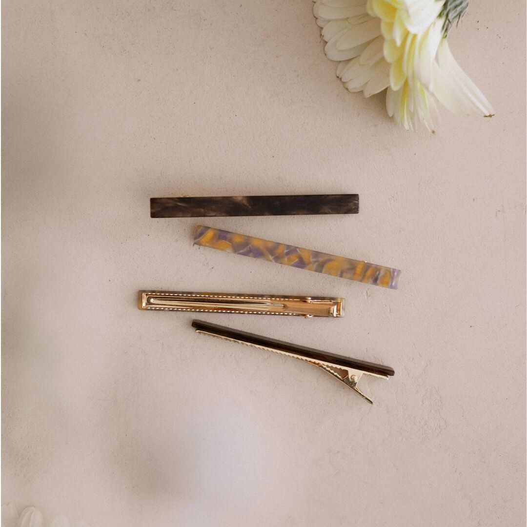 Set of 2 pearly barrettes