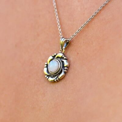 Necklace with Moonstone