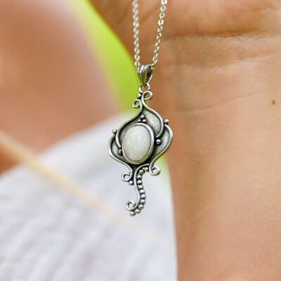 Women's moonstone pendant