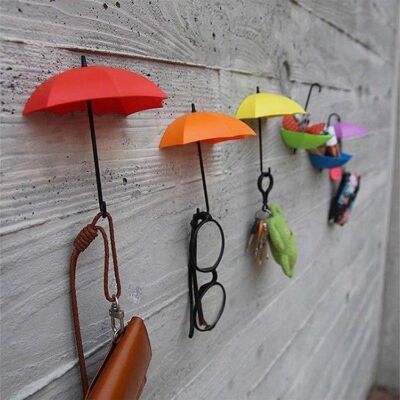 Packung mit 6 leeren Regenschirmen und Schlüsselanhängern mit Wandbefestigung