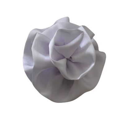 White flower scrunchie